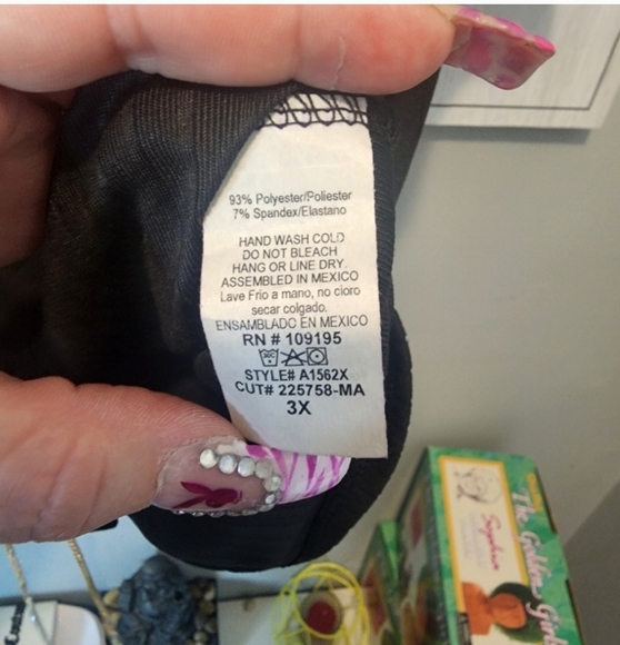 🍂🍁NWOT LOVE J DIAMOND LACE UP TOP SIZE 3X - Picture 5 of 6